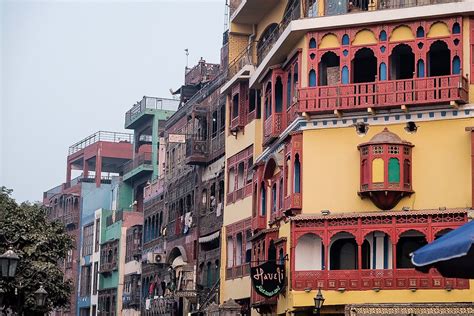  Walled Cities of Pakistan: A Journey Through Time and Stone 